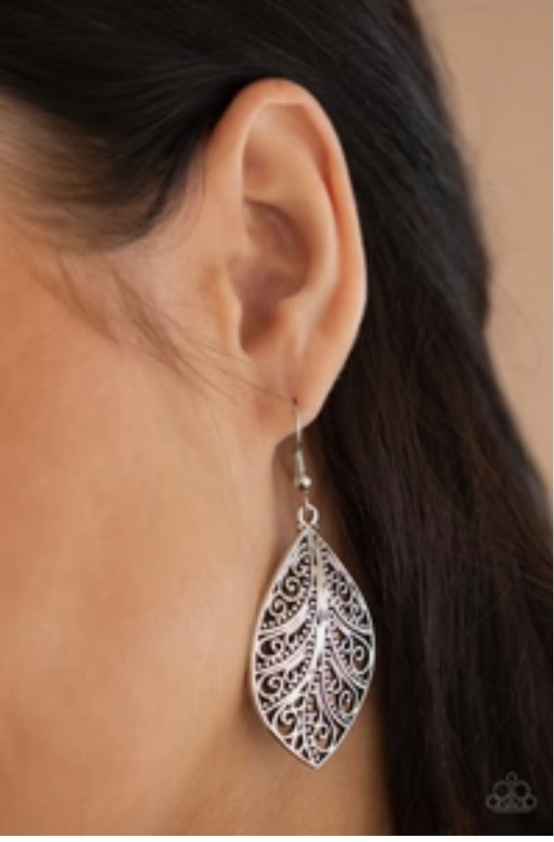 2556 Silver filigree earrings