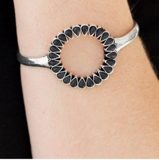 2823 Black sandstone cuff