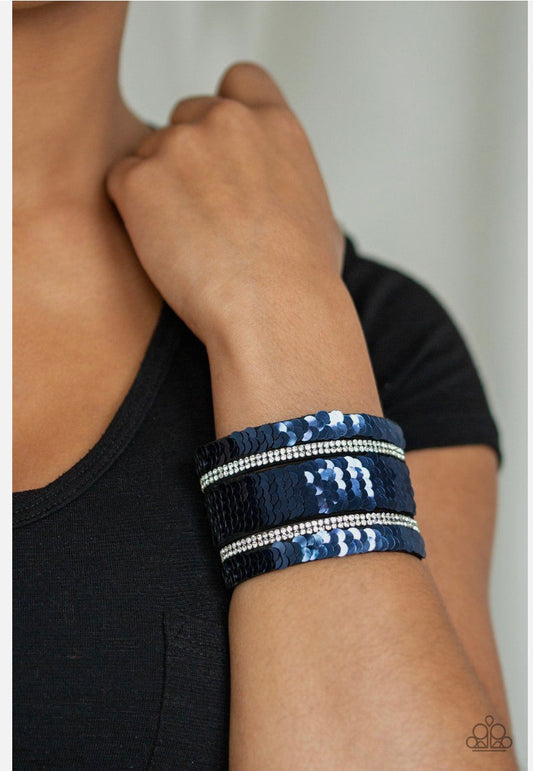 4352 Navy/silver sequin bracelet